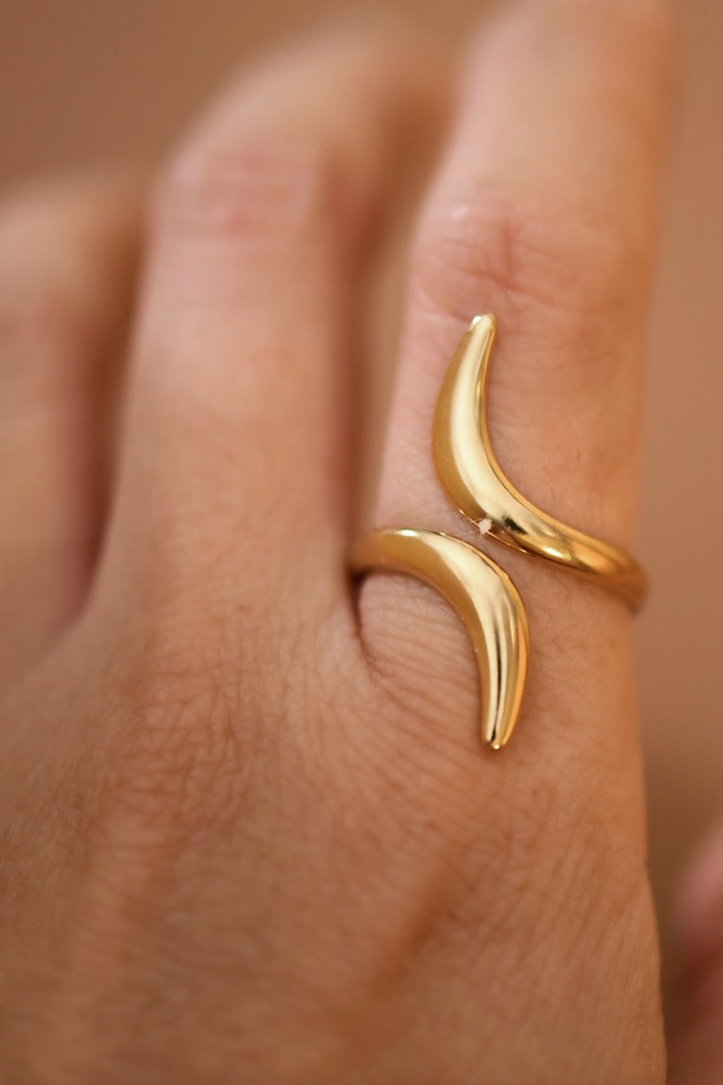 Curve ring