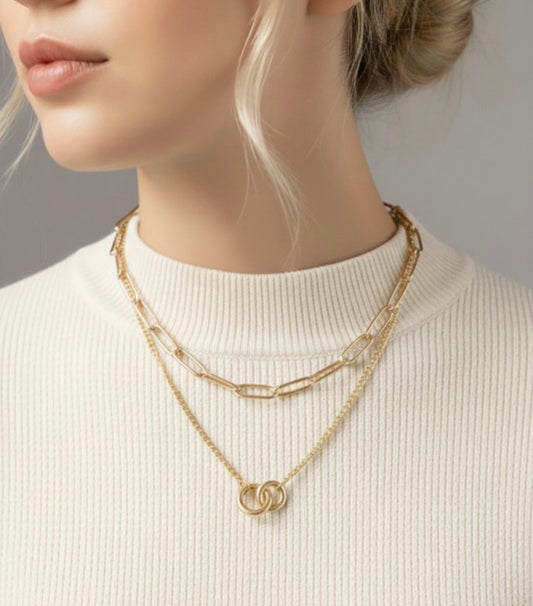 Linked Circle Pendant Necklace