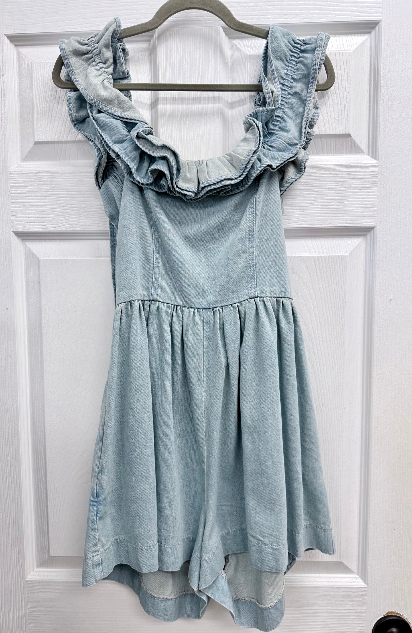 Ruffle shoulder denim romper