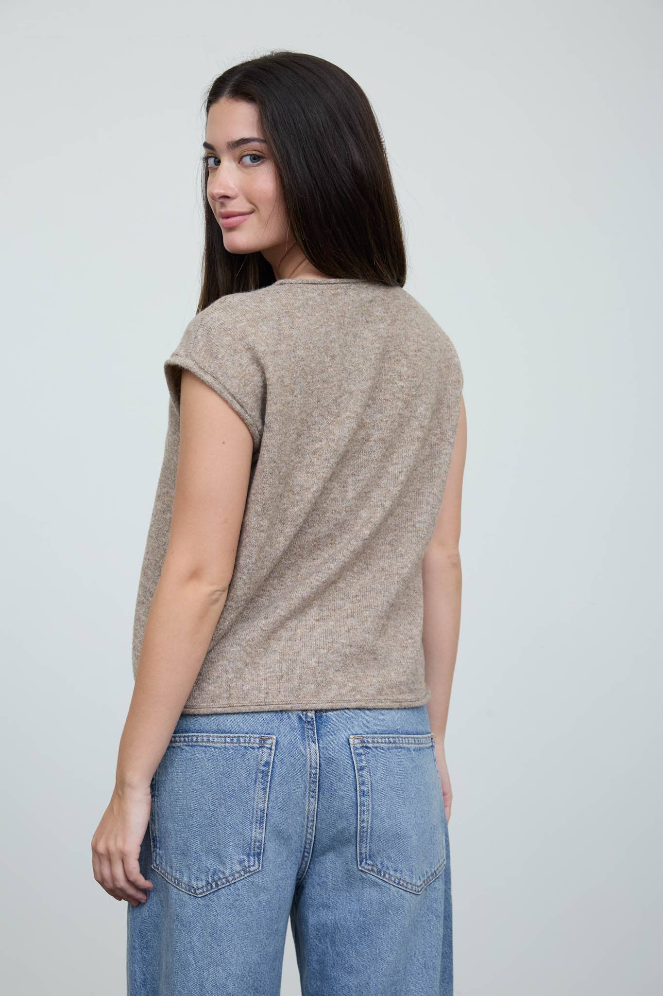 ROUND NECK SHORT SLEEVE ROLLED EDGE KNIT VEST