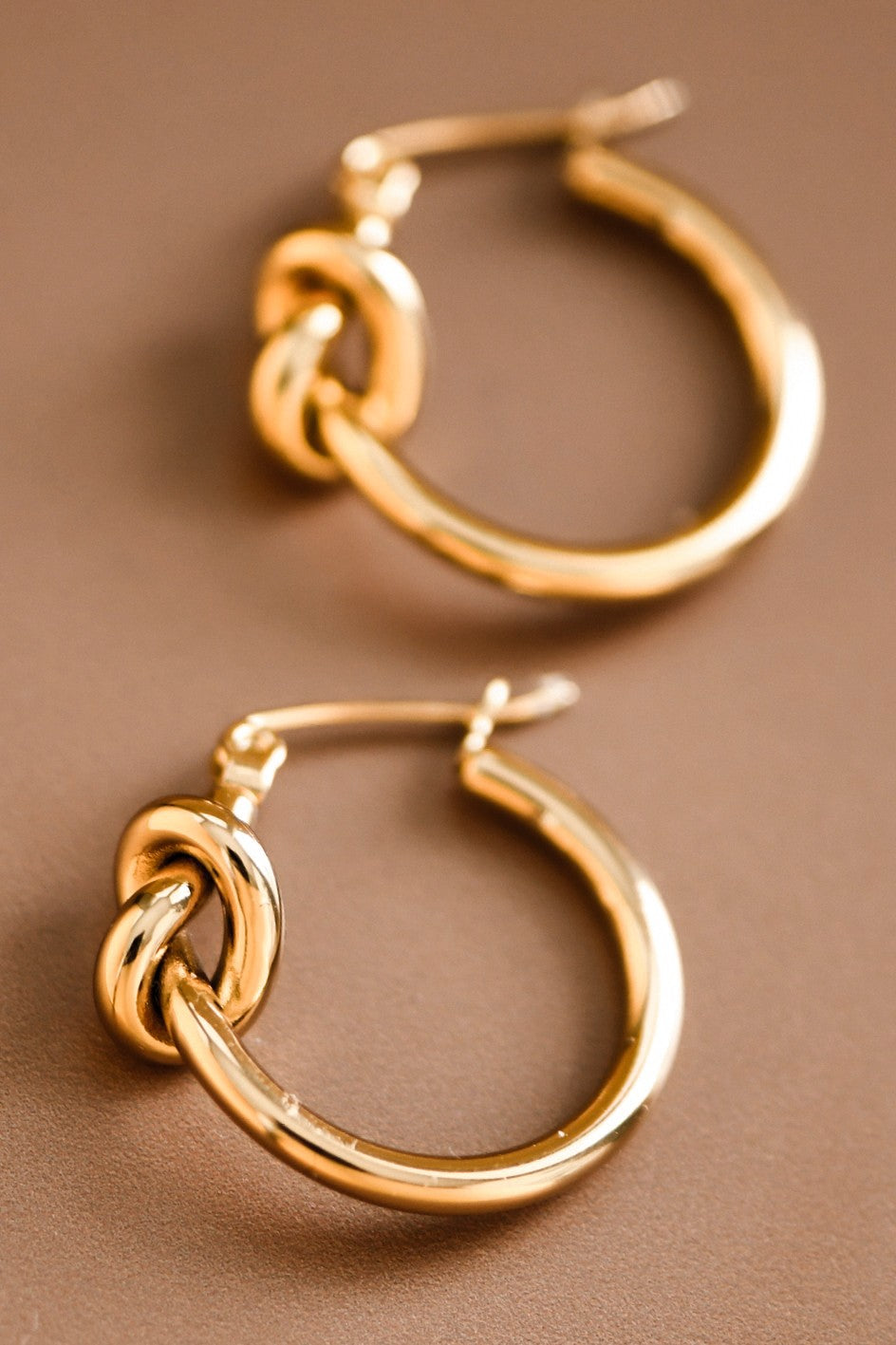Knot hoop