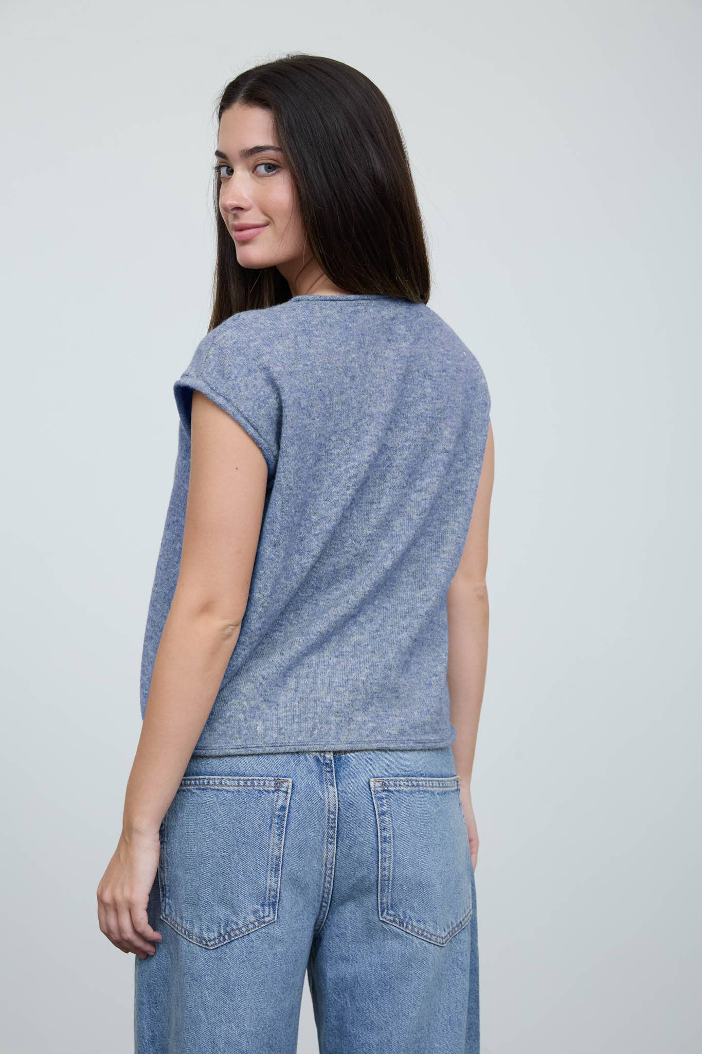ROUND NECK SHORT SLEEVE ROLLED EDGE KNIT VEST
