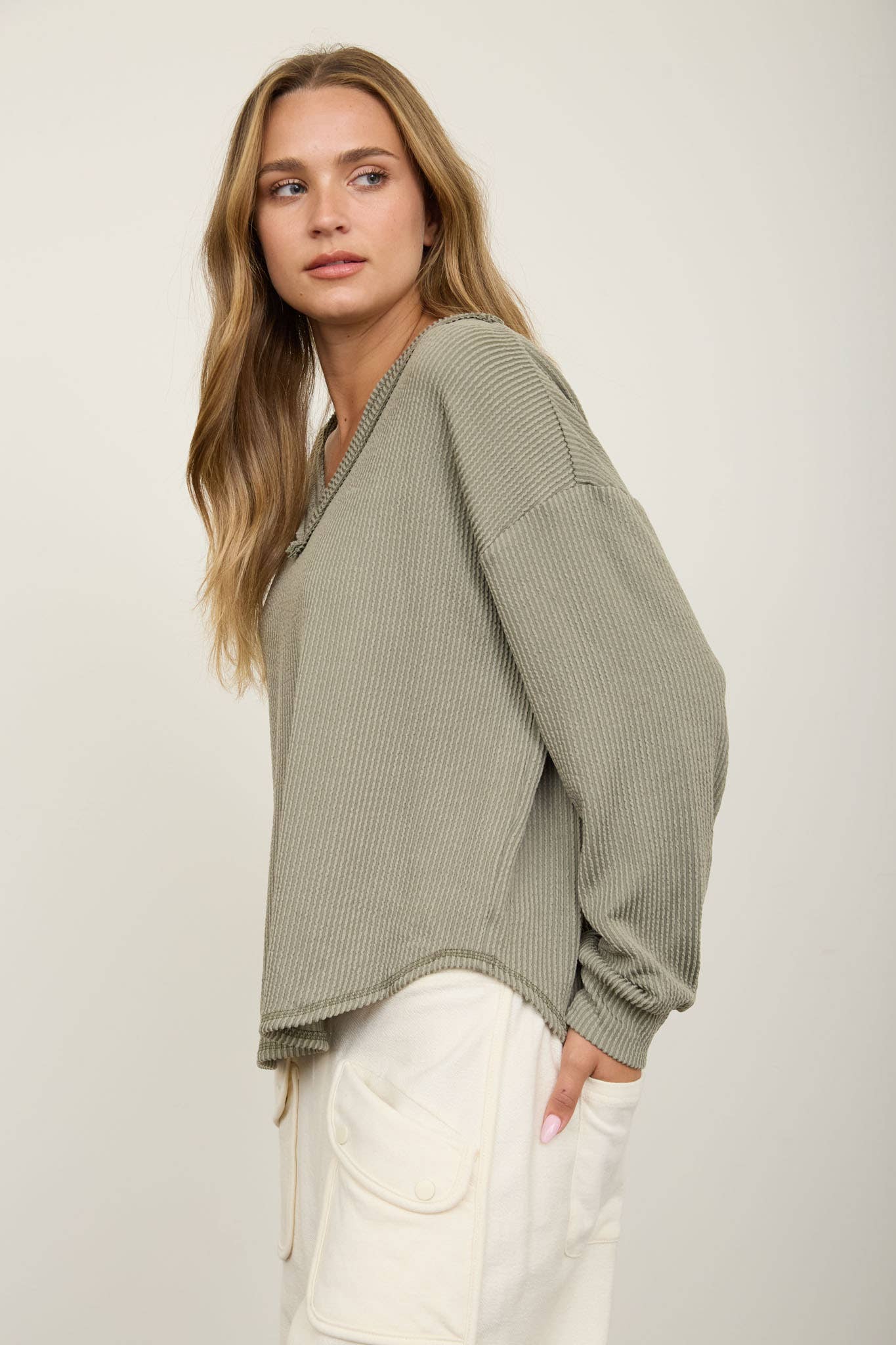 RAW EDGE V-NECK LONG SLEEVE TEXTURED KNIT TOP