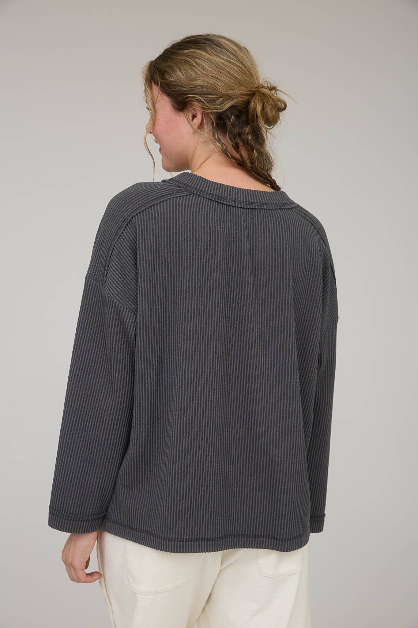 CREW NECK RIBBED LONG SLEEVE KNIT TOP