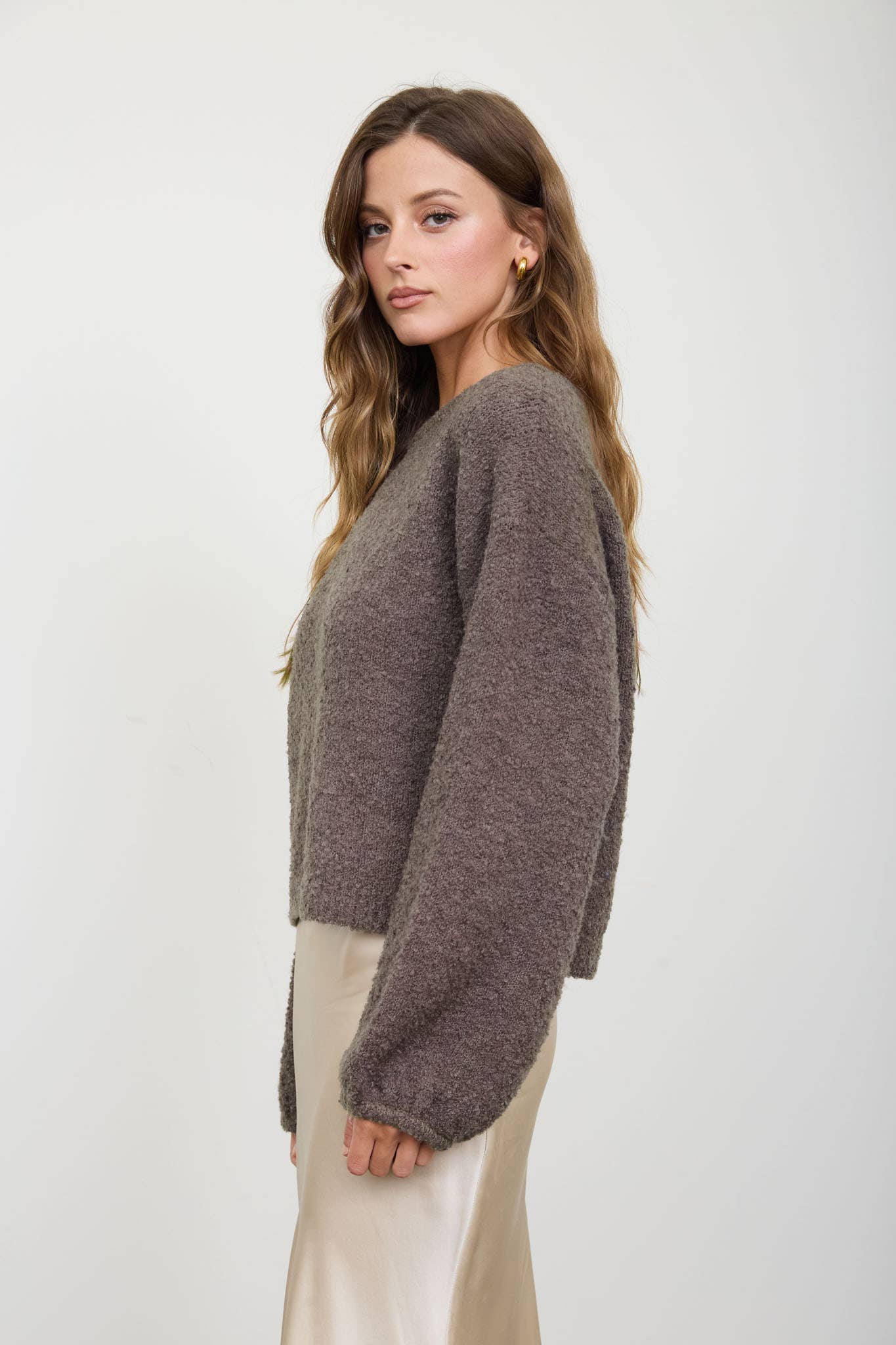 LONG SLEEVE FUZZY KNIT PULLOVER SWEATER