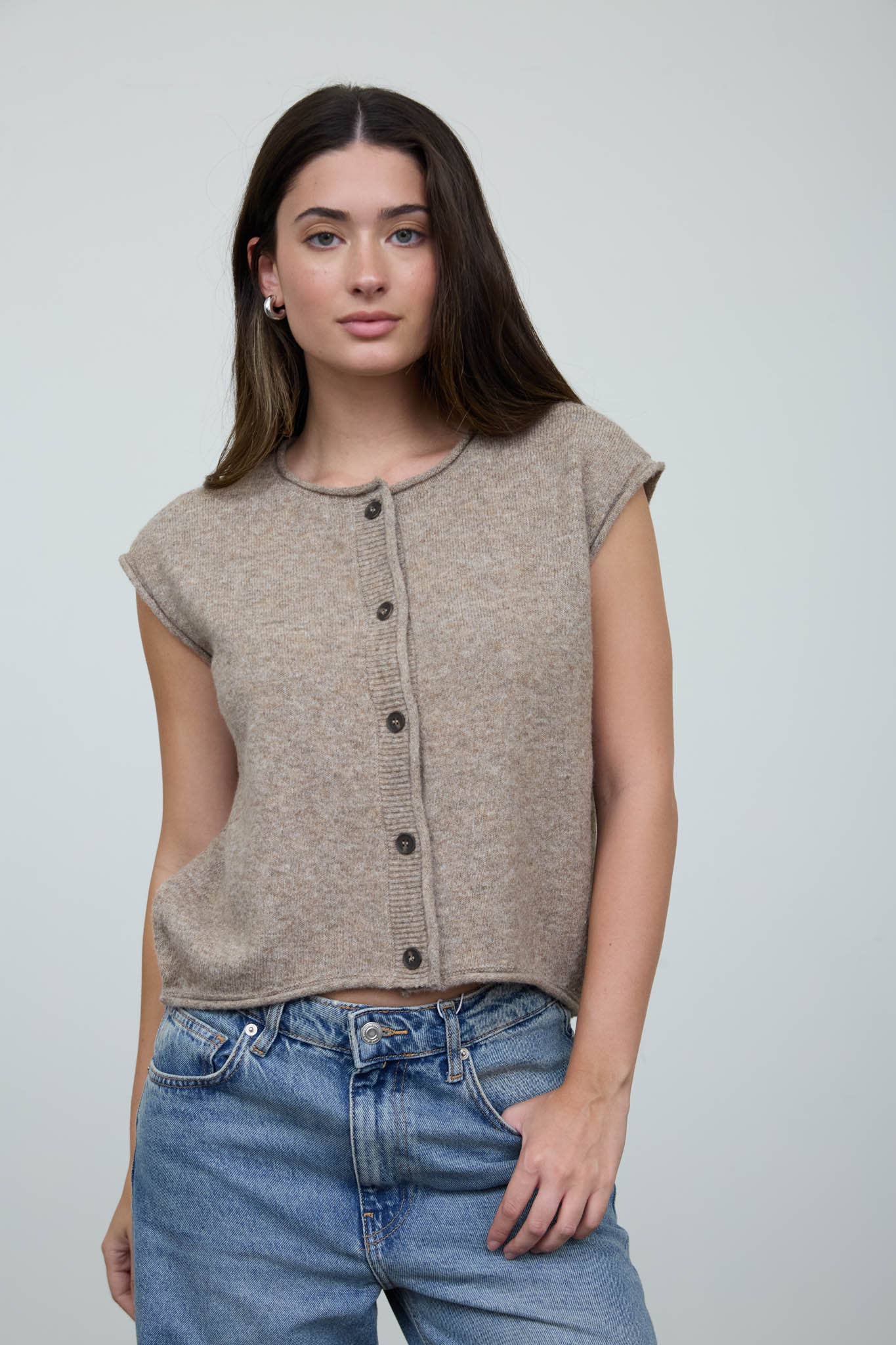 ROUND NECK SHORT SLEEVE ROLLED EDGE KNIT VEST
