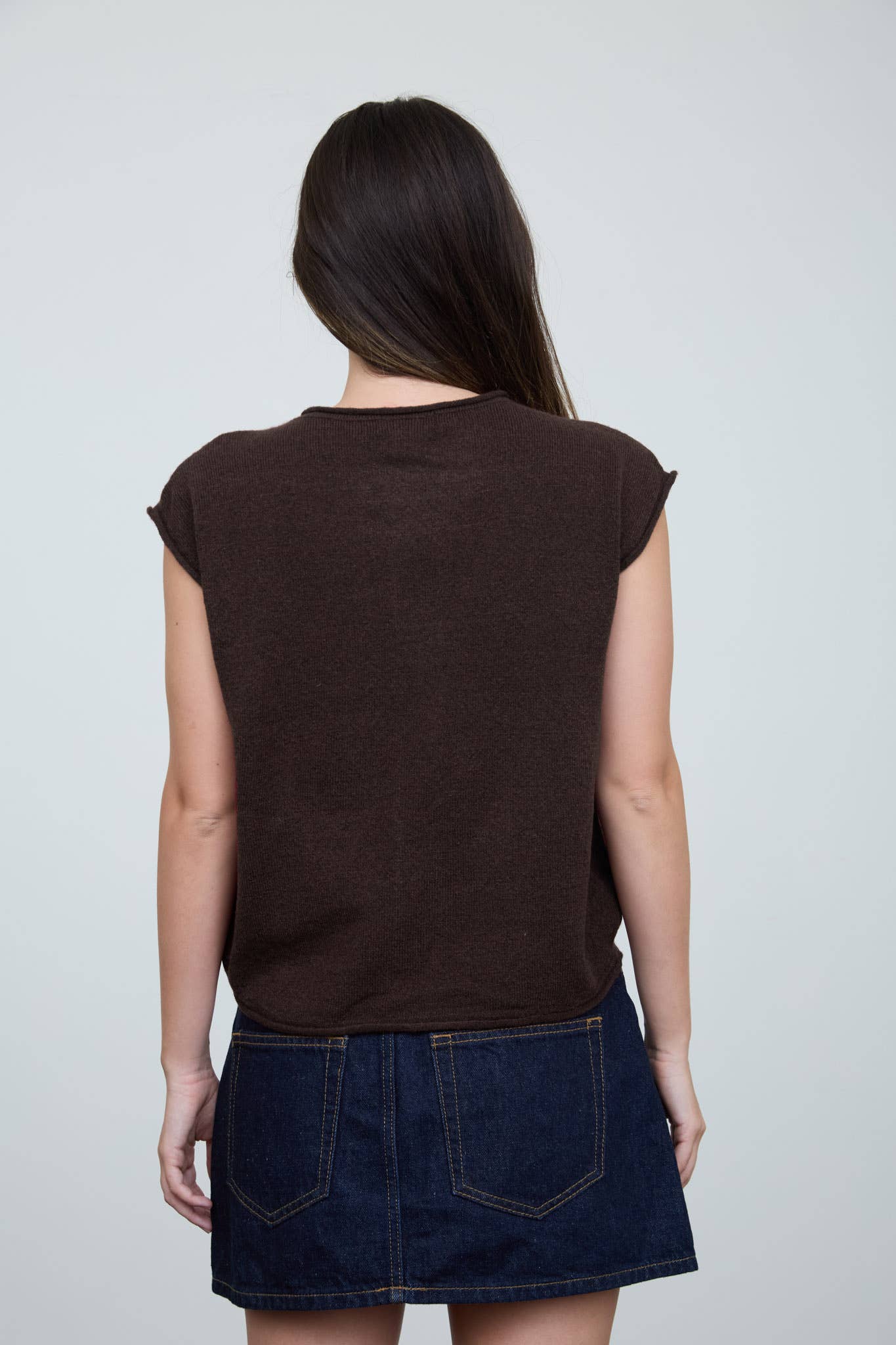 ROUND NECK SHORT SLEEVE ROLLED EDGE KNIT VEST