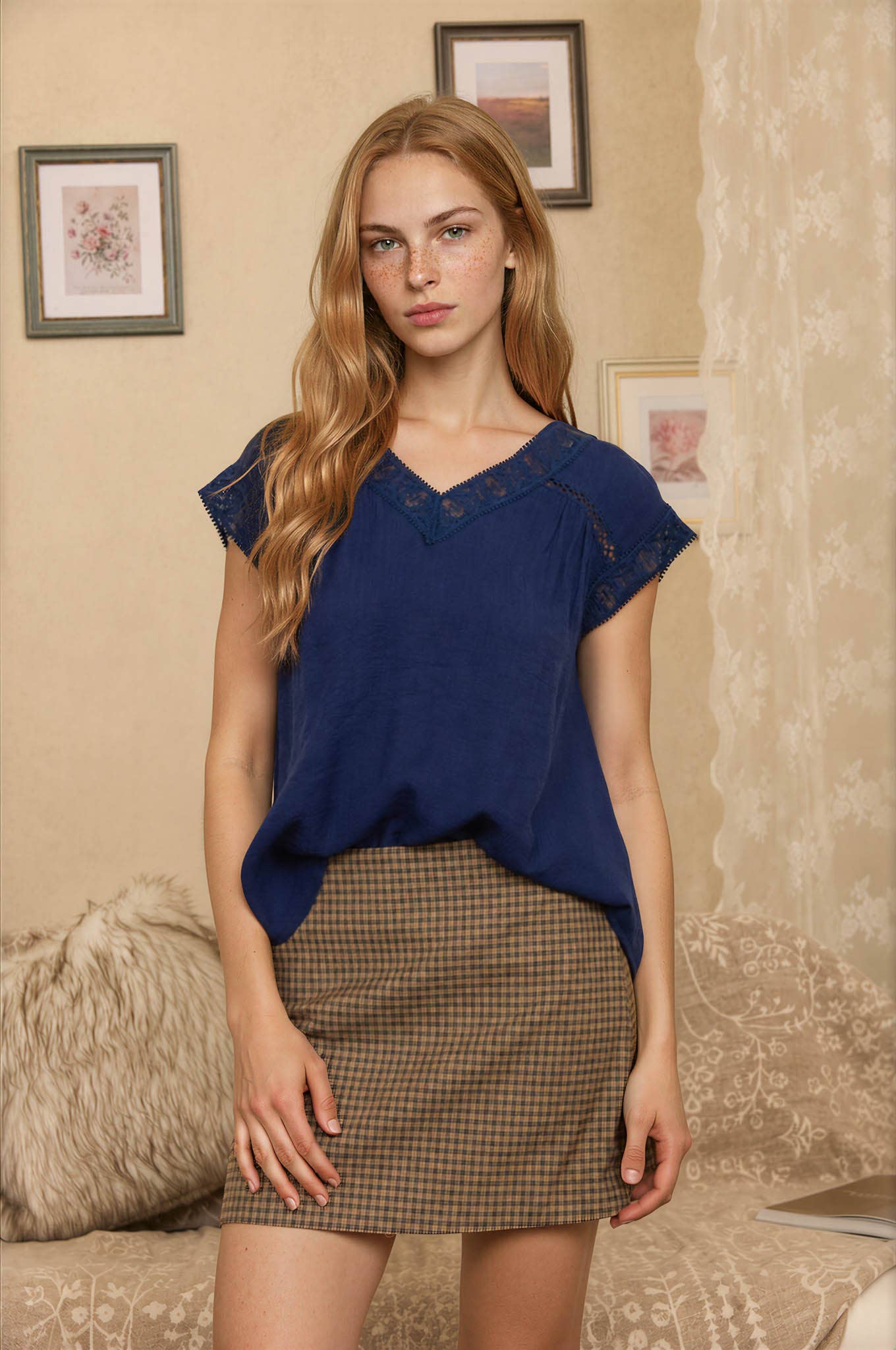 V NECK LACE TRIM CAP SLEEVE TOP