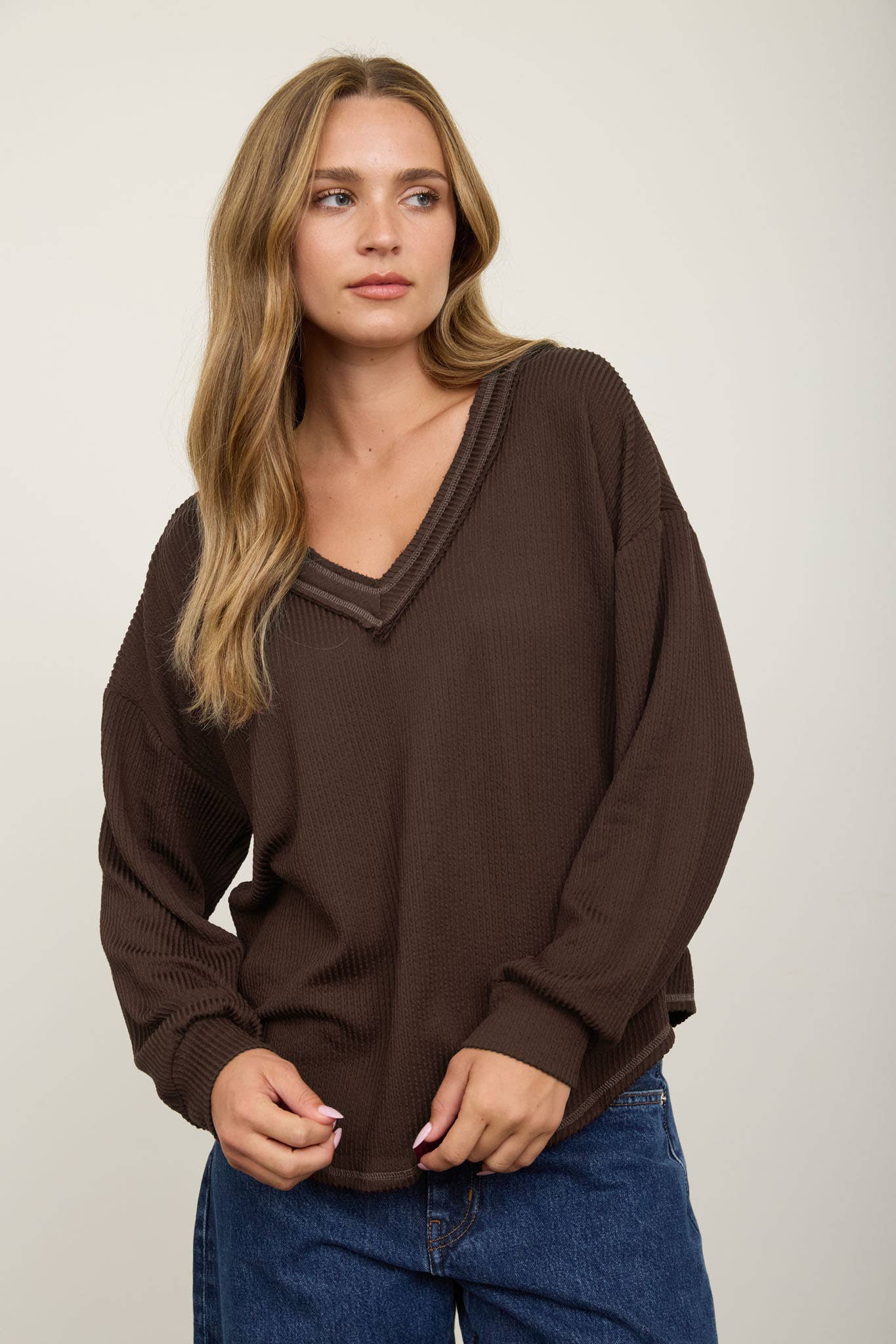 RAW EDGE V-NECK LONG SLEEVE TEXTURED KNIT TOP