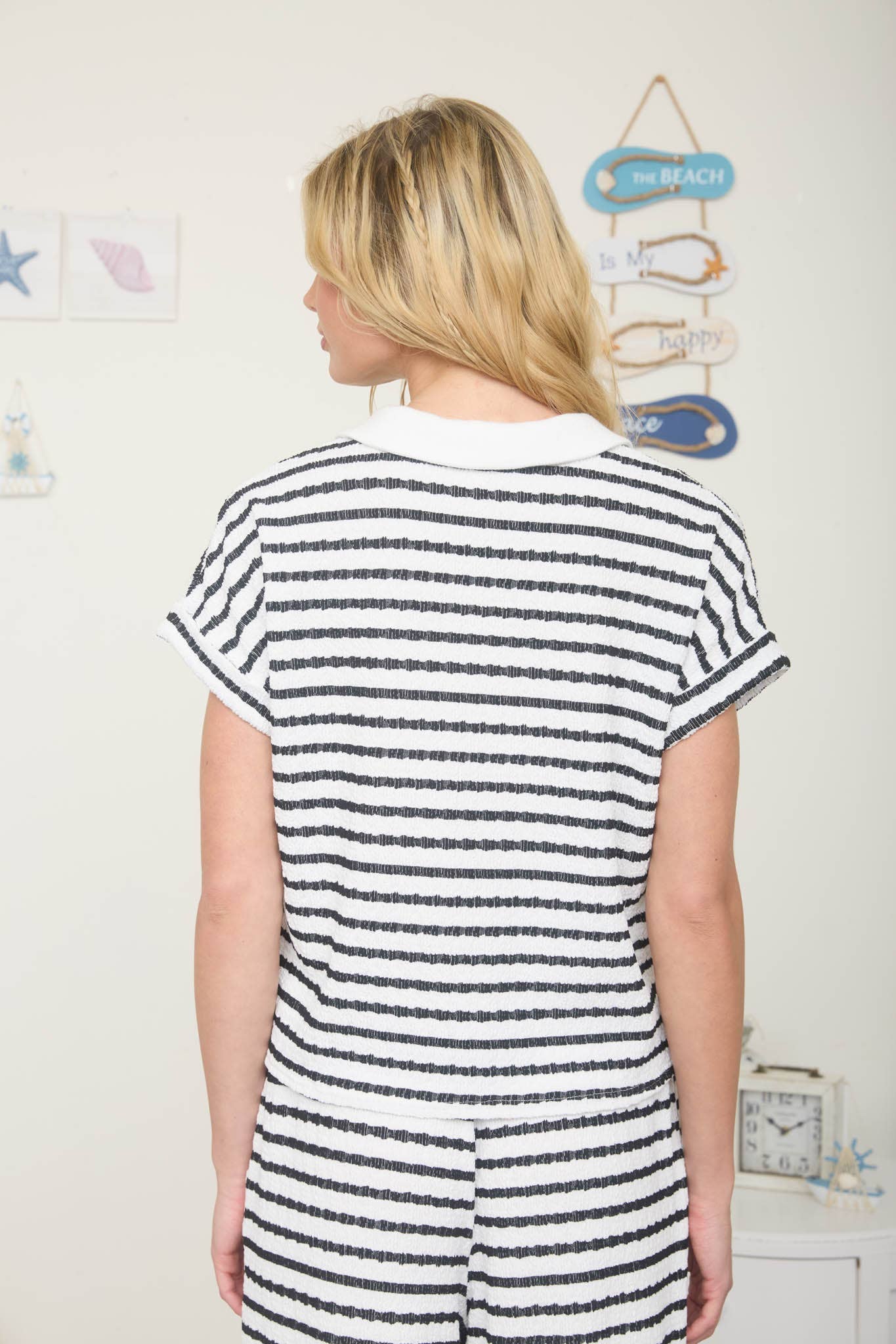 TEXTURED STRIPE COLLARED SHORT SLEEVE KNIT TOP