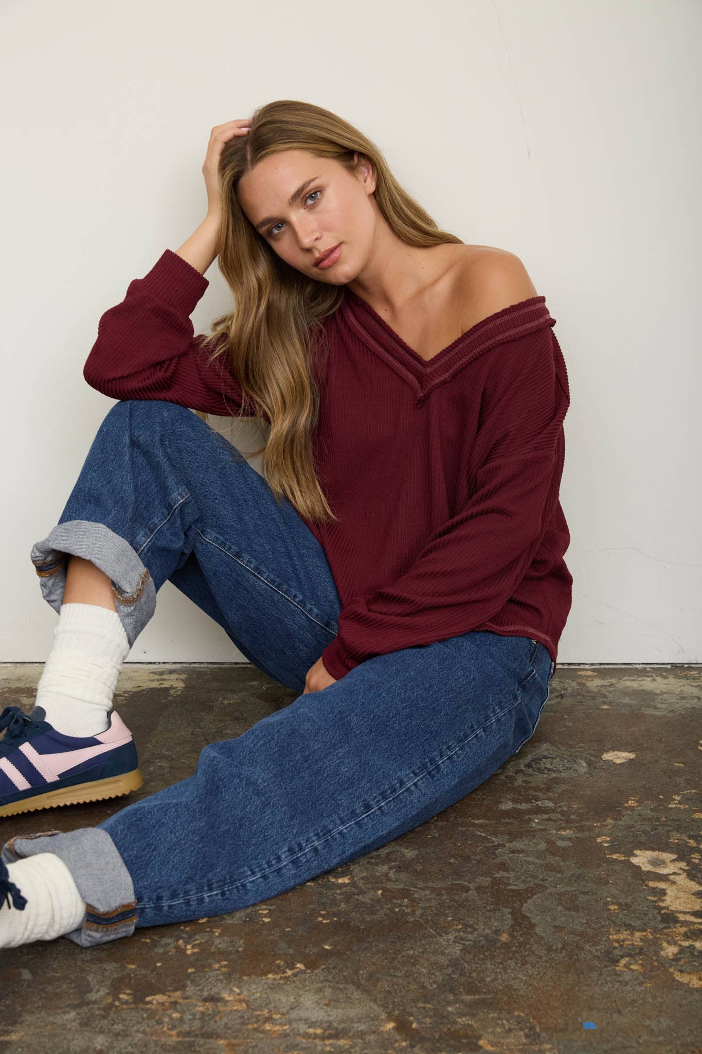 RAW EDGE V-NECK LONG SLEEVE TEXTURED KNIT TOP