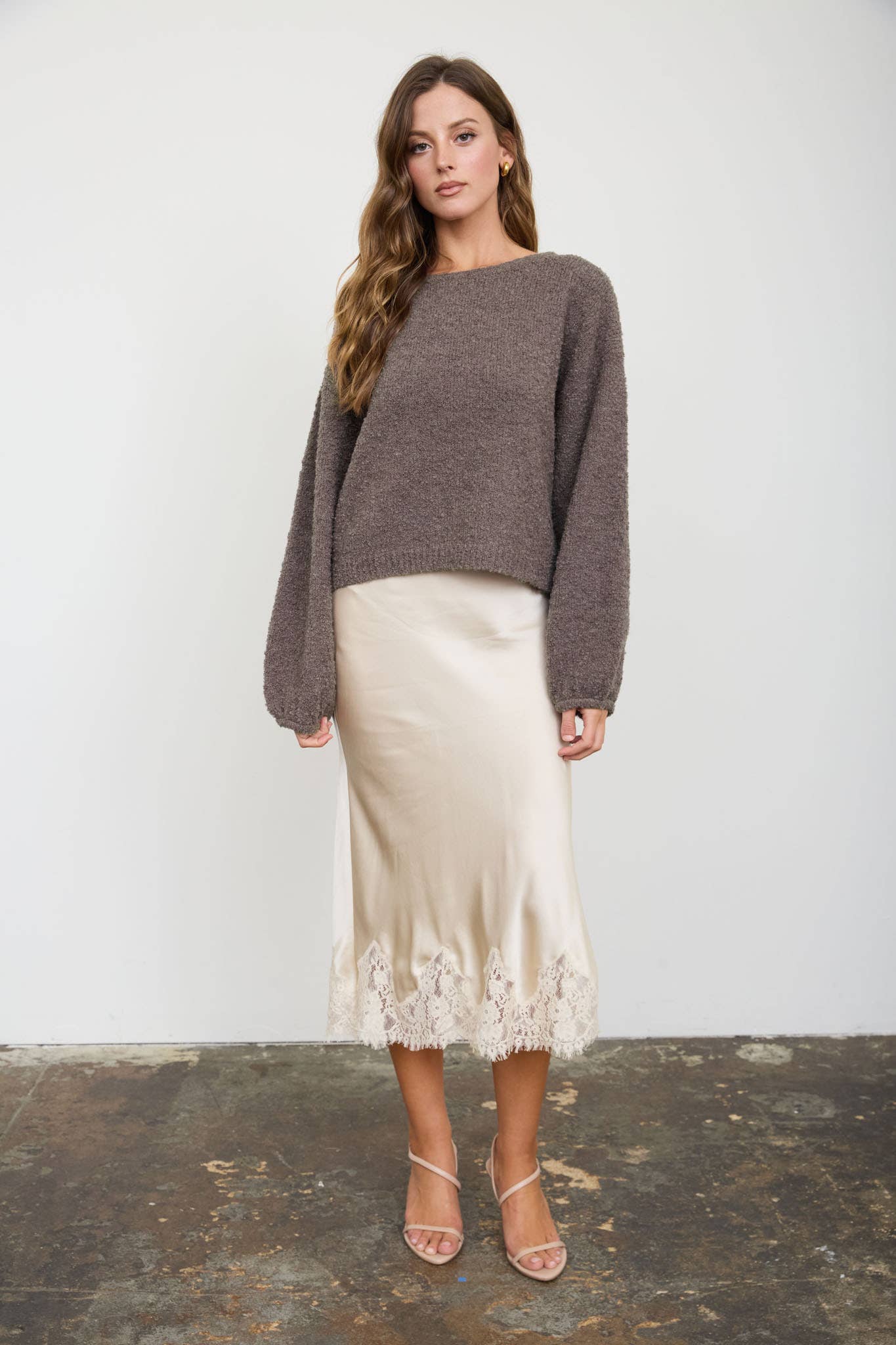 LONG SLEEVE FUZZY KNIT PULLOVER SWEATER