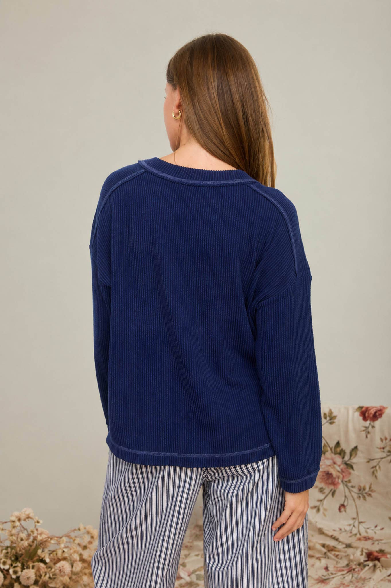CREW NECK RIBBED LONG SLEEVE KNIT TOP