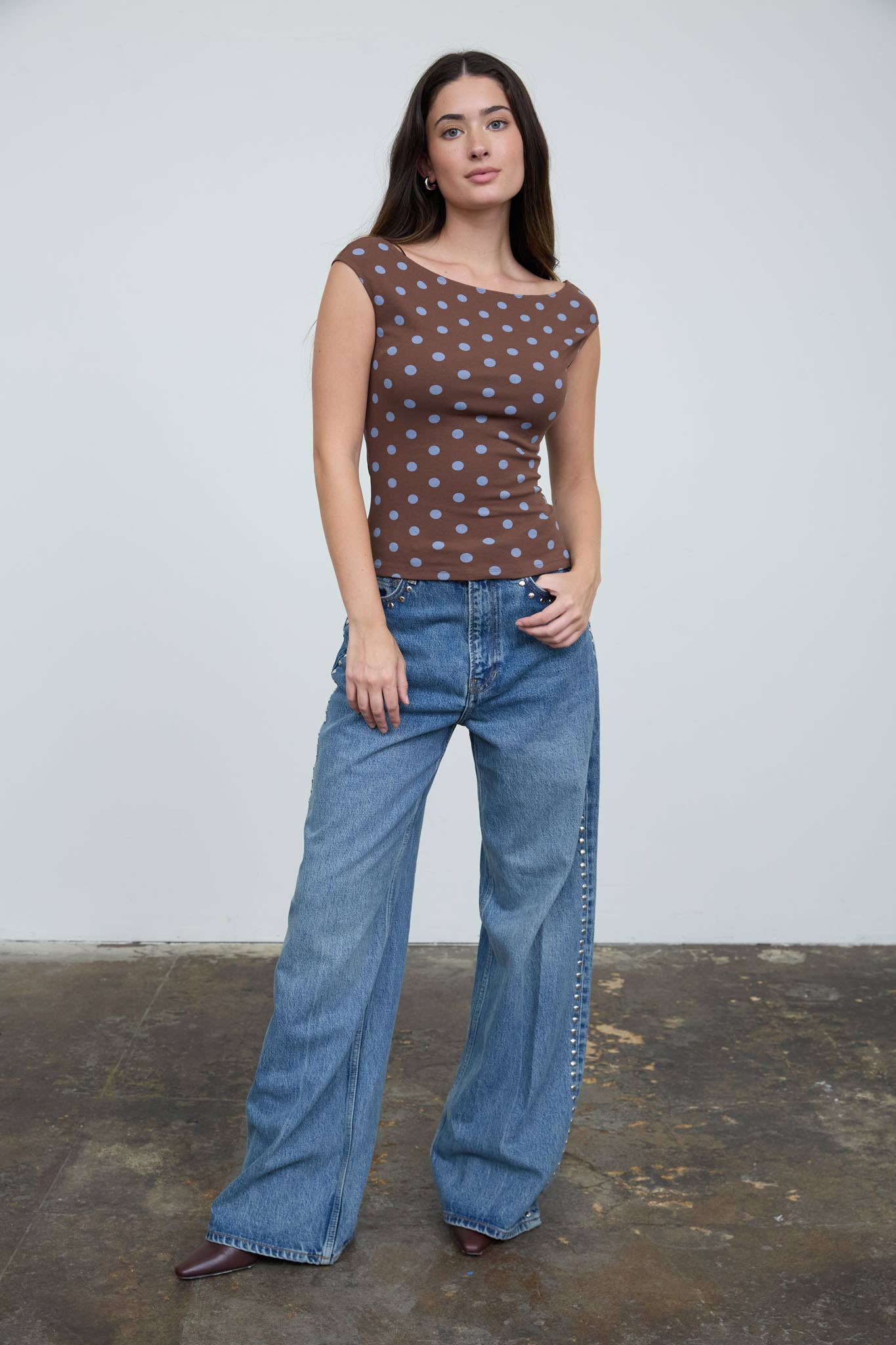 POLKA DOT BOAT NECK SEAMLESS KNIT TOP