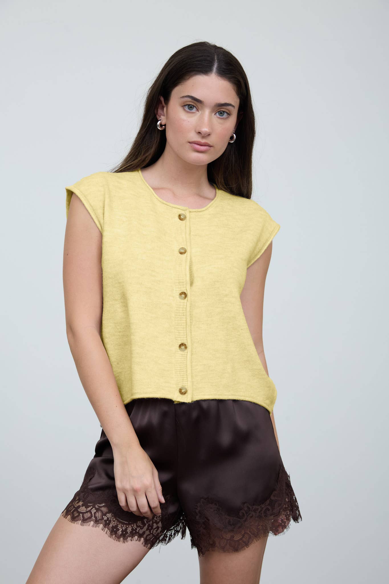 ROUND NECK SHORT SLEEVE ROLLED EDGE KNIT VEST