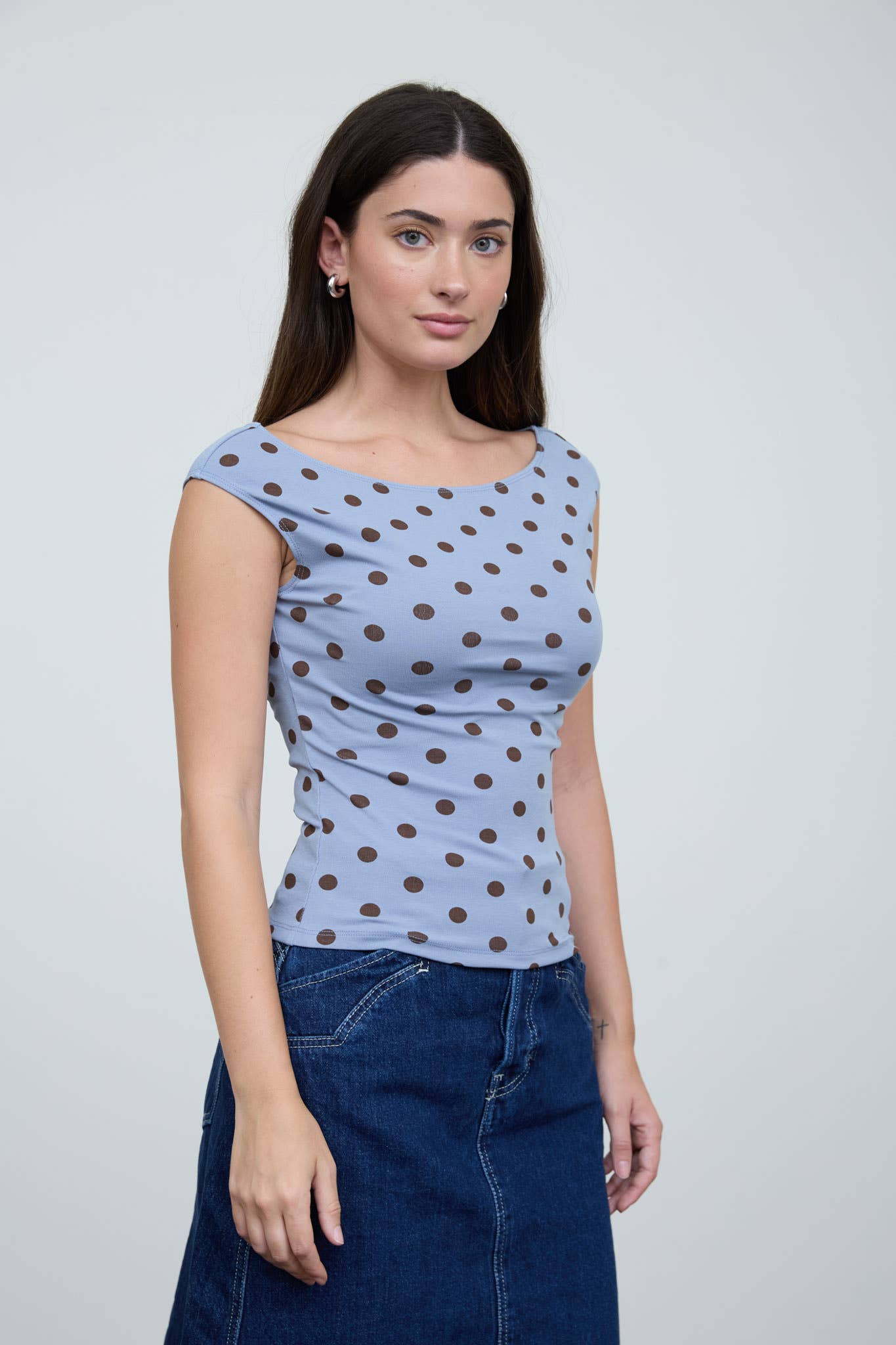 POLKA DOT BOAT NECK SEAMLESS KNIT TOP