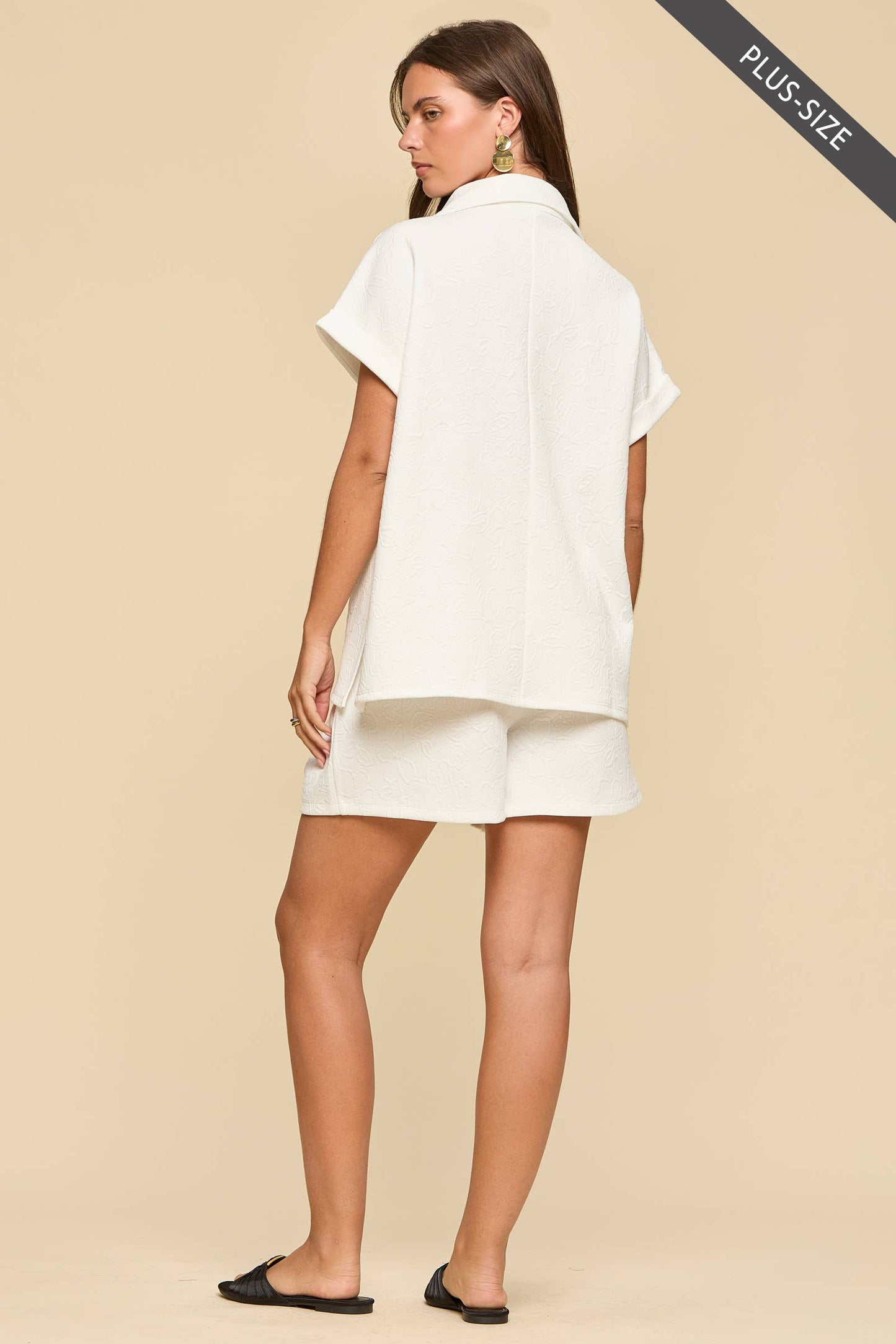 PLUS SIZE 2-Piece Dolman Sleeve Top + Pleated Shorts Set