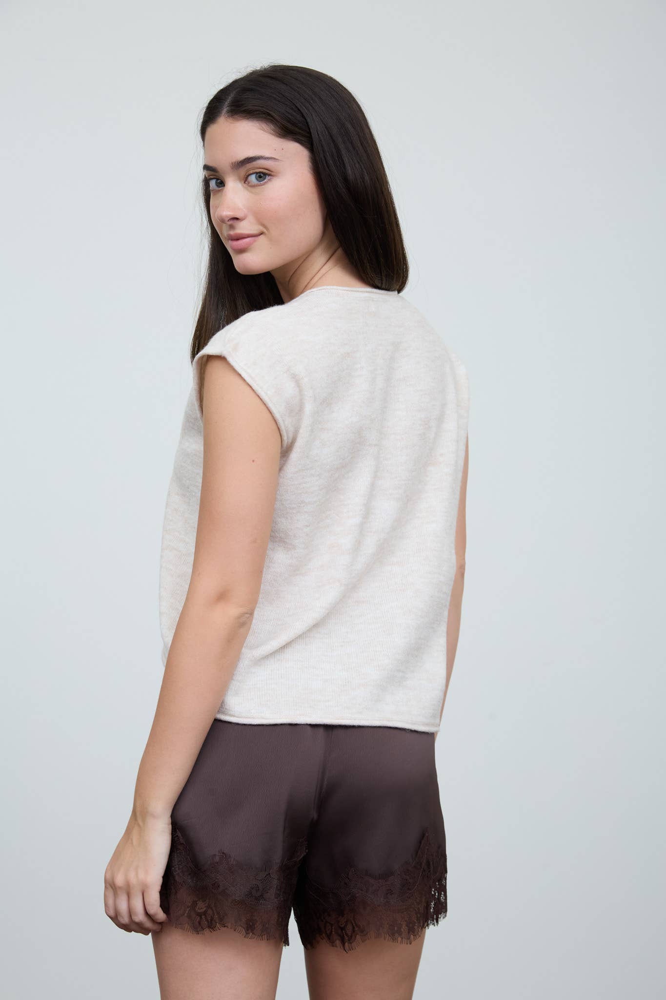 ROUND NECK SHORT SLEEVE ROLLED EDGE KNIT VEST