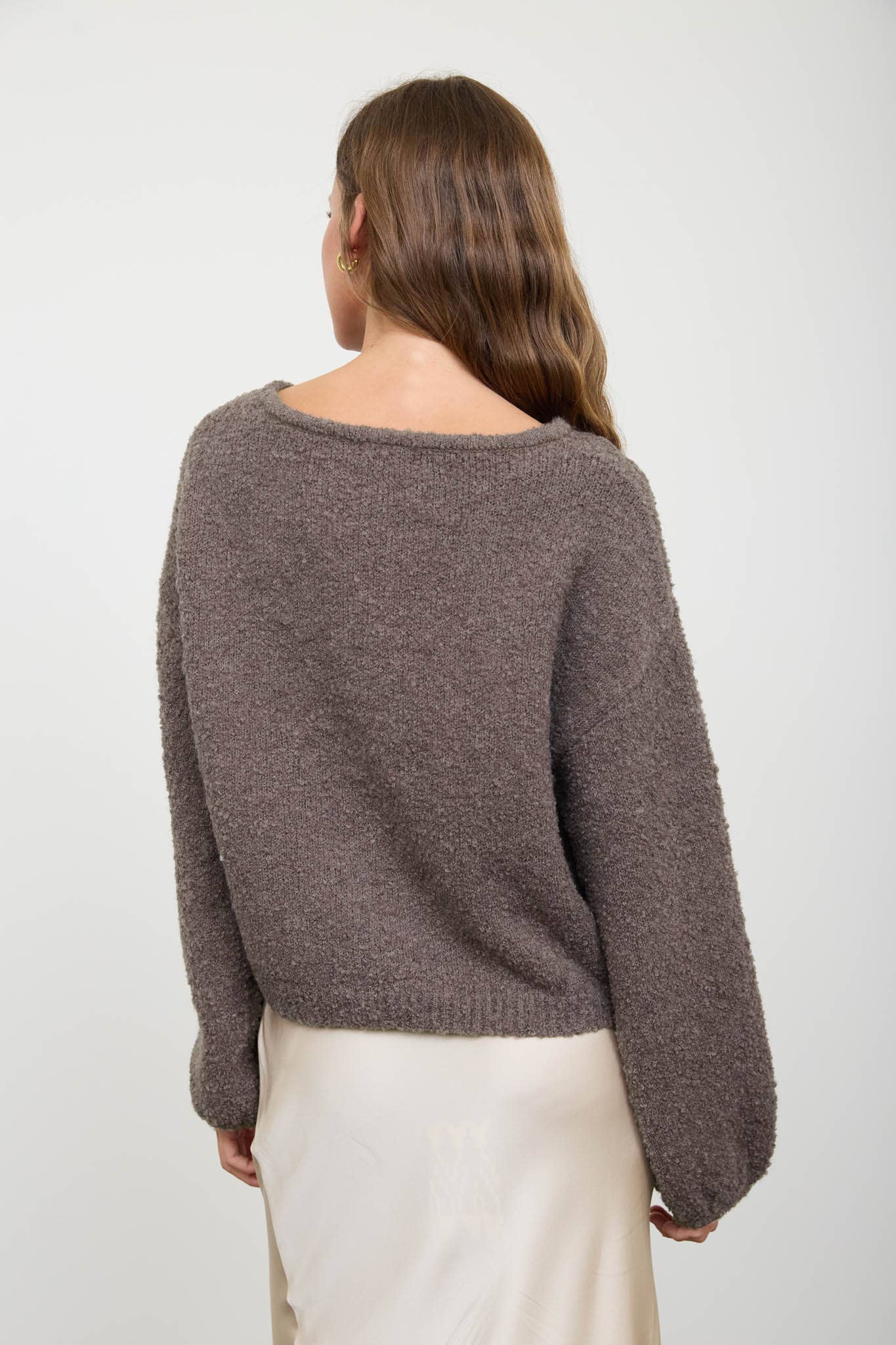 LONG SLEEVE FUZZY KNIT PULLOVER SWEATER