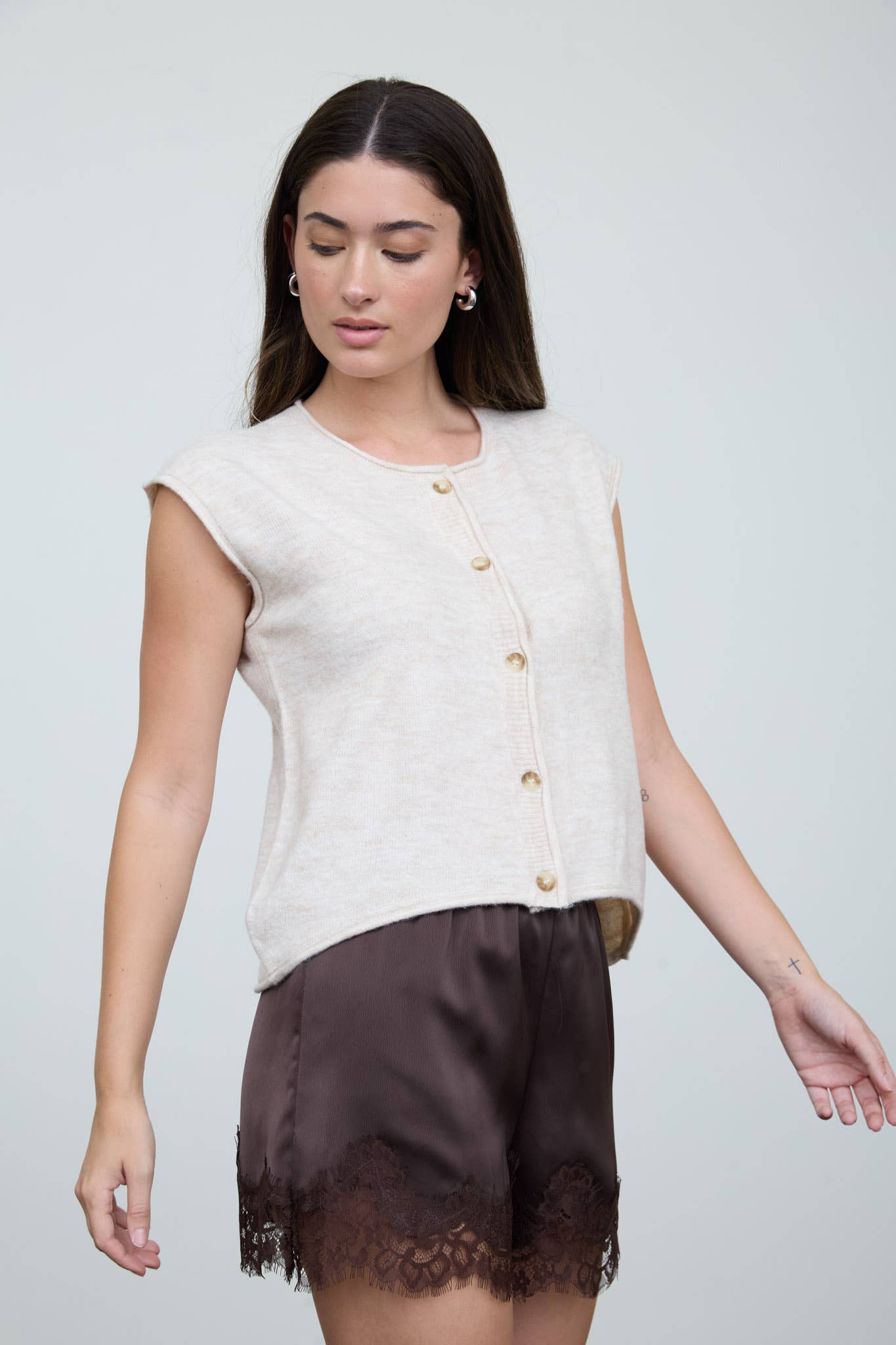 ROUND NECK SHORT SLEEVE ROLLED EDGE KNIT VEST
