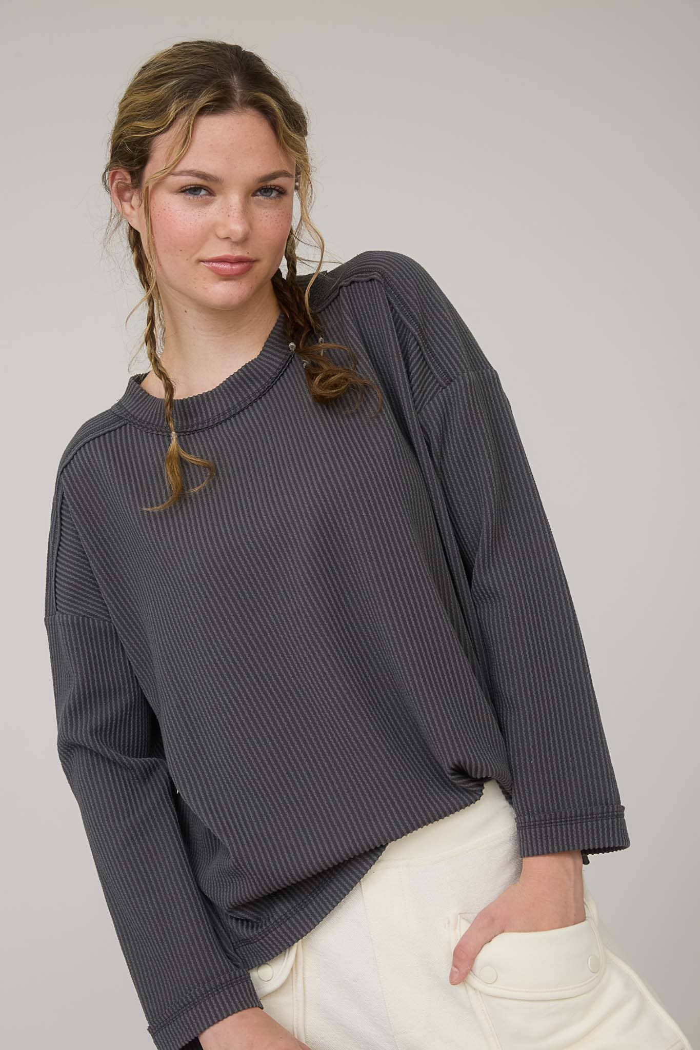 CREW NECK RIBBED LONG SLEEVE KNIT TOP