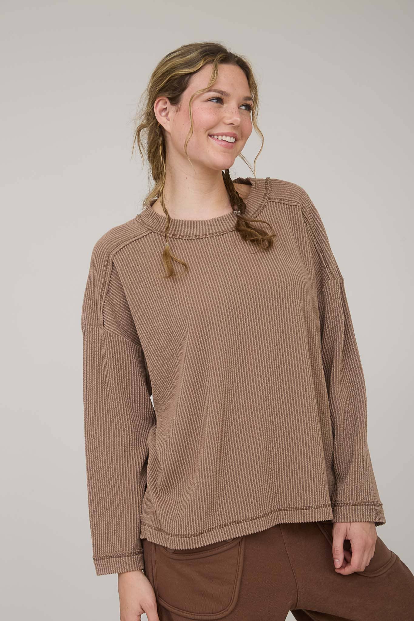 CREW NECK RIBBED LONG SLEEVE KNIT TOP