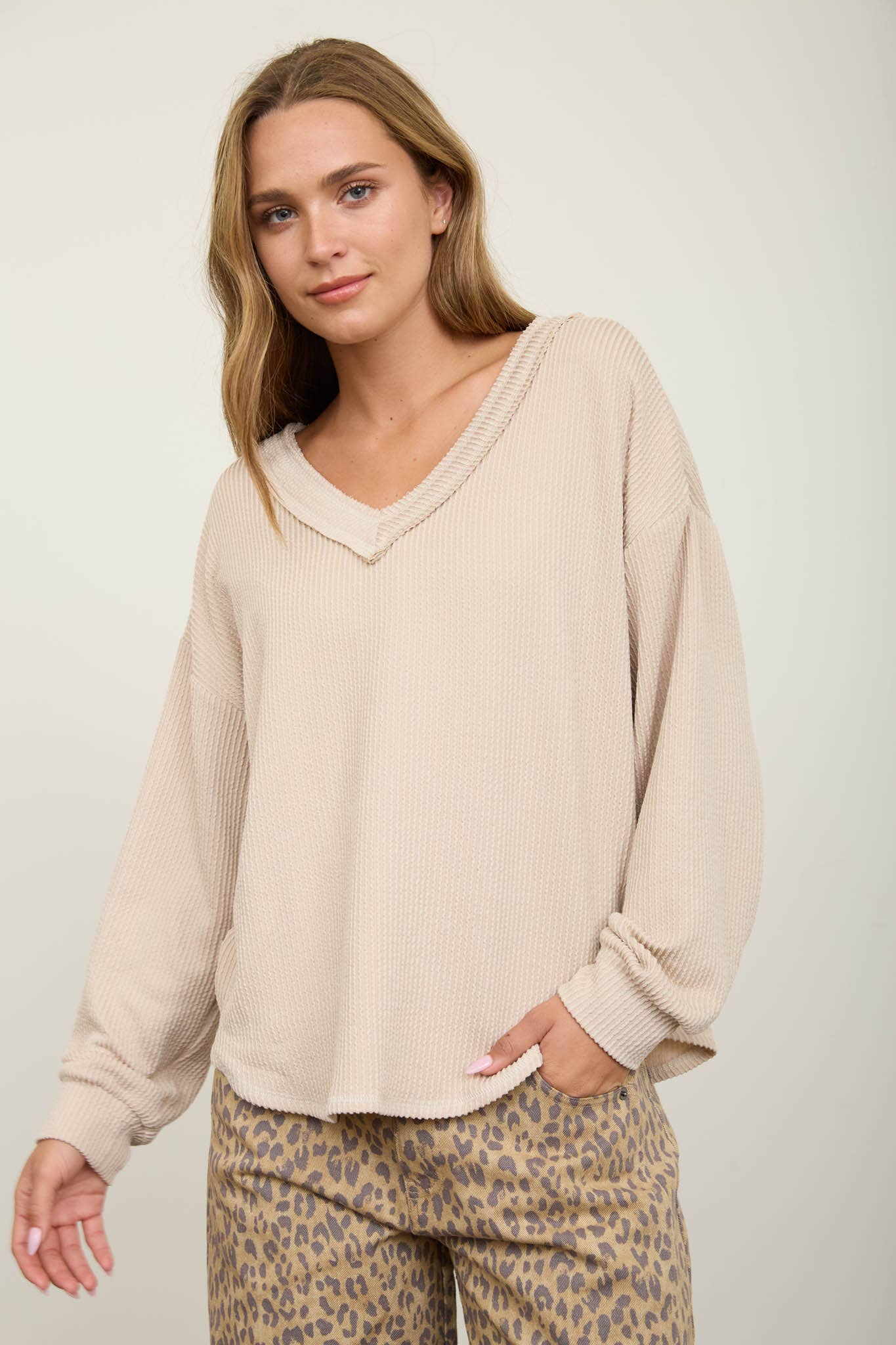 RAW EDGE V-NECK LONG SLEEVE TEXTURED KNIT TOP