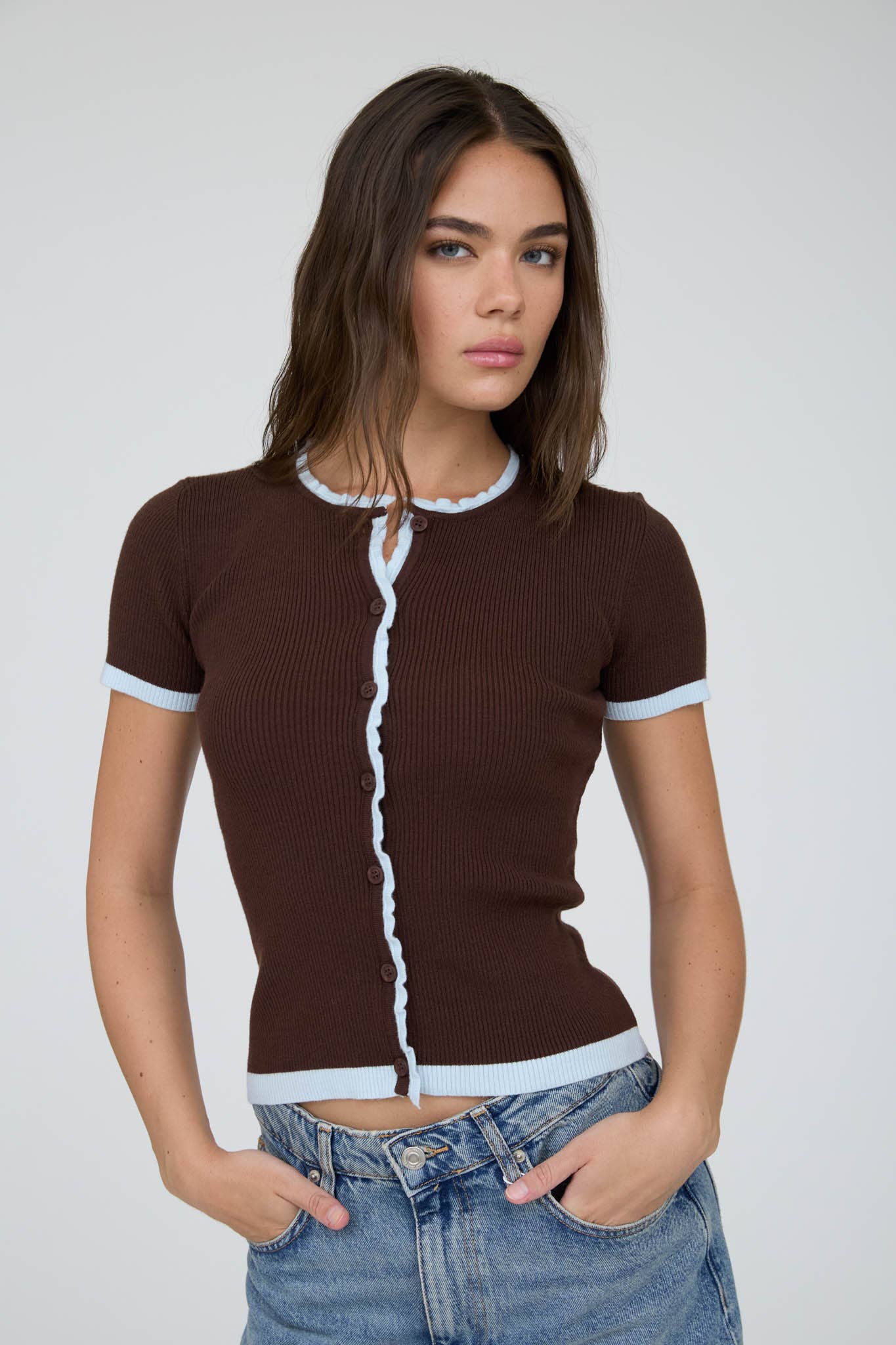 CONTRAST LETTUCE TRIM SHORT SLEEVE KNIT CARDIGAN