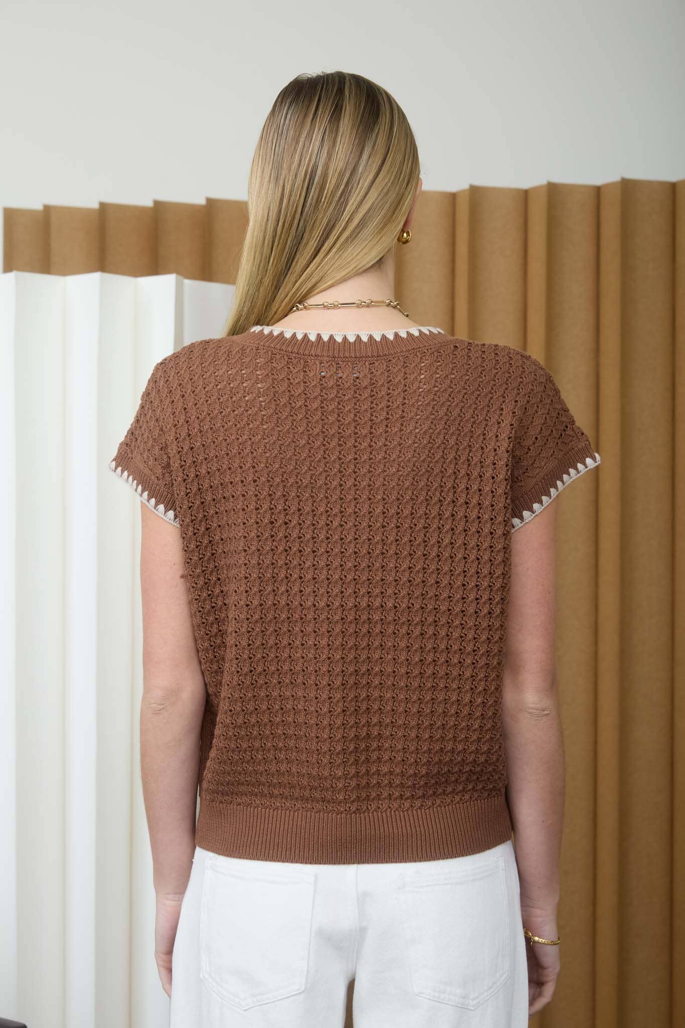 TEXTURED KNIT CONTRAST TRIM SHORT SLEEVE SWEATER