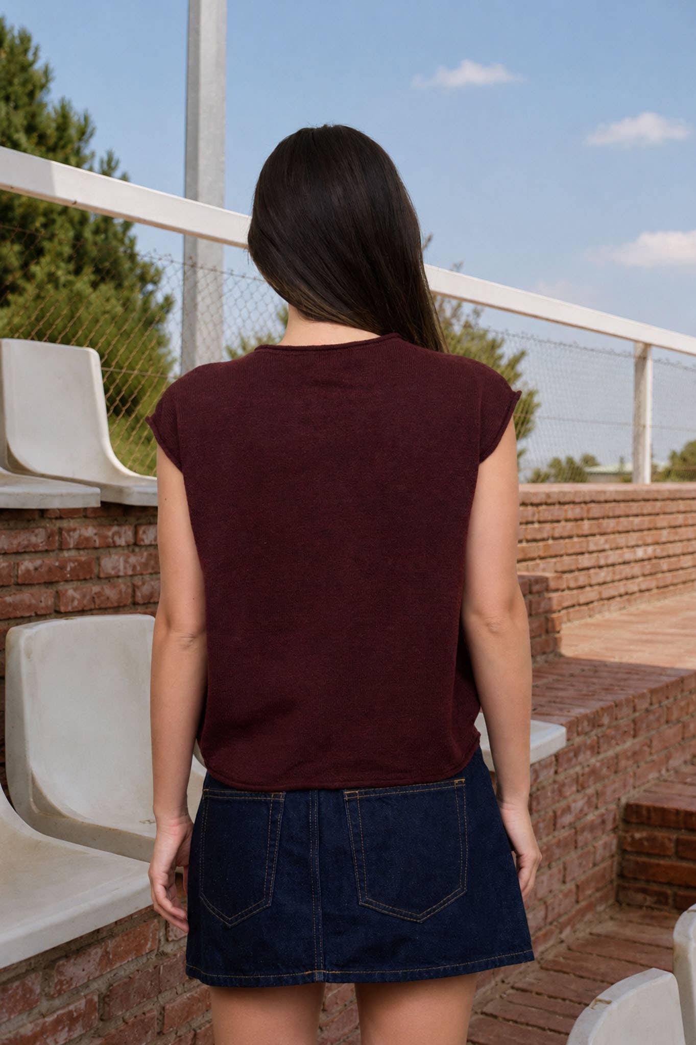 ROUND NECK SHORT SLEEVE ROLLED EDGE KNIT VEST