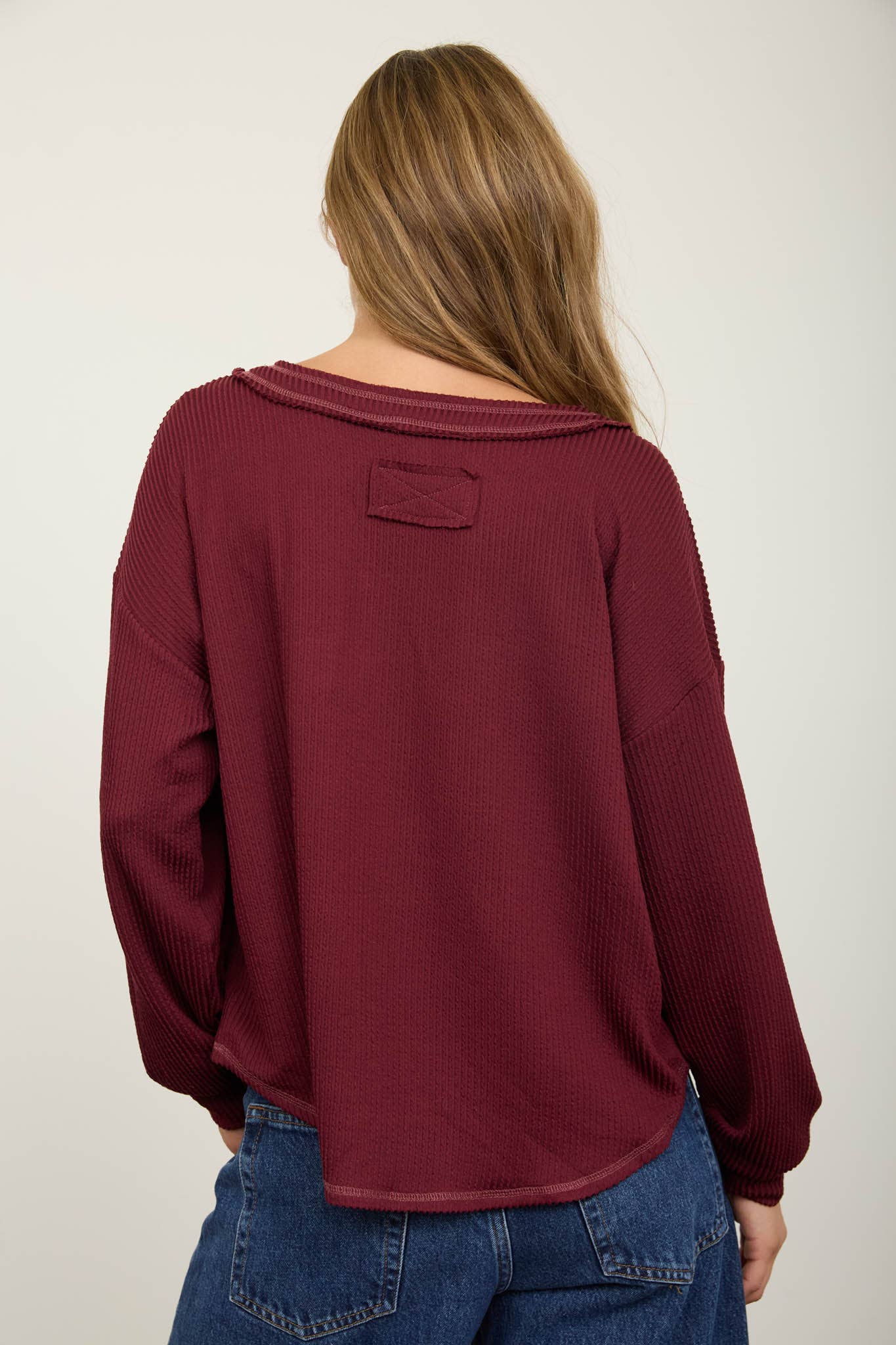 RAW EDGE V-NECK LONG SLEEVE TEXTURED KNIT TOP