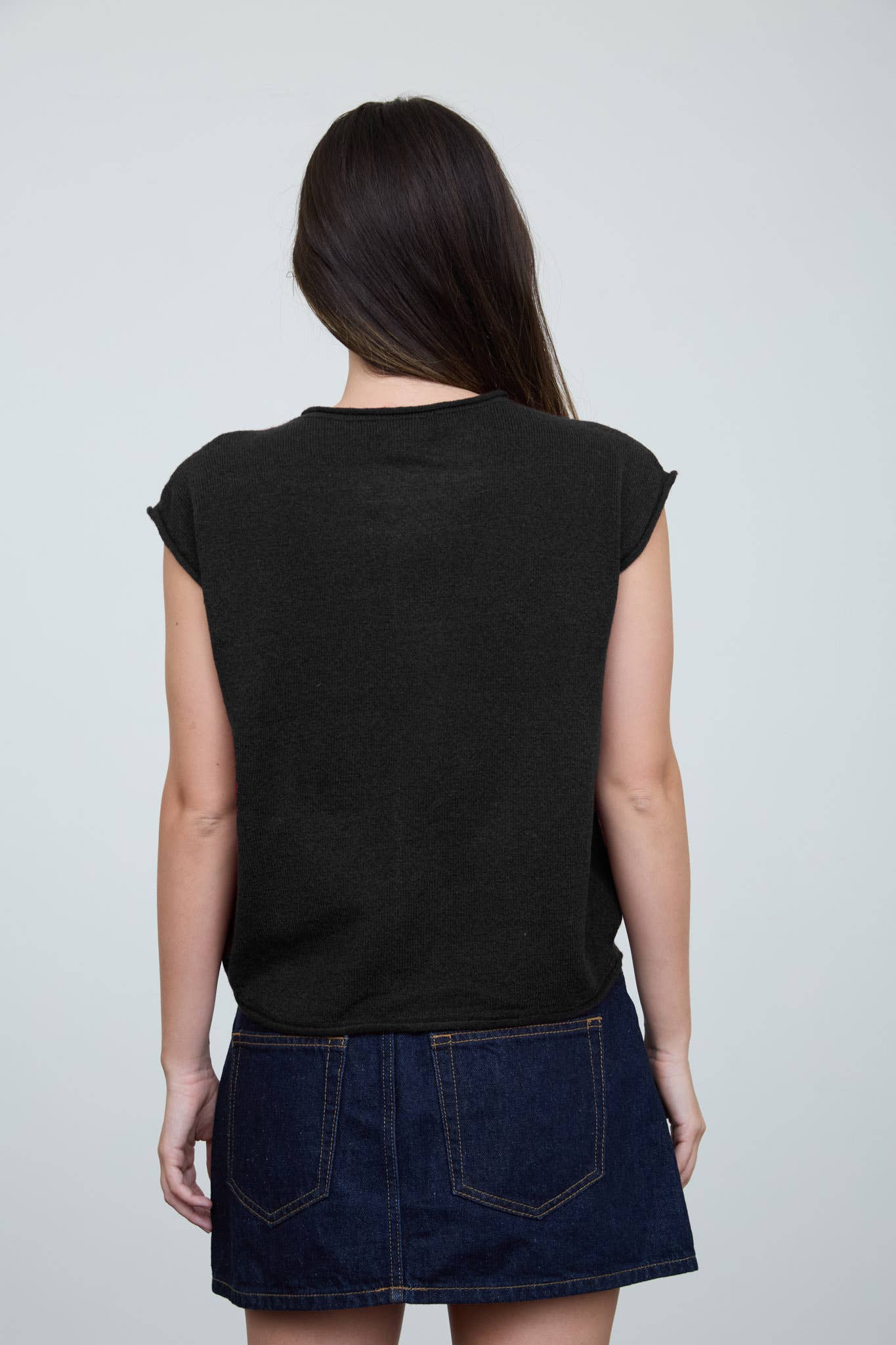 ROUND NECK SHORT SLEEVE ROLLED EDGE KNIT VEST