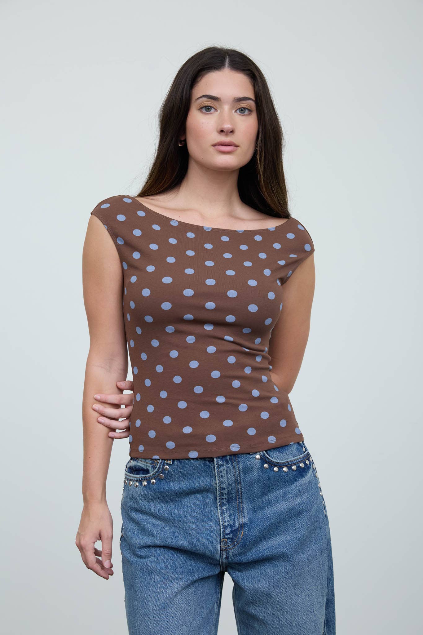 POLKA DOT BOAT NECK SEAMLESS KNIT TOP