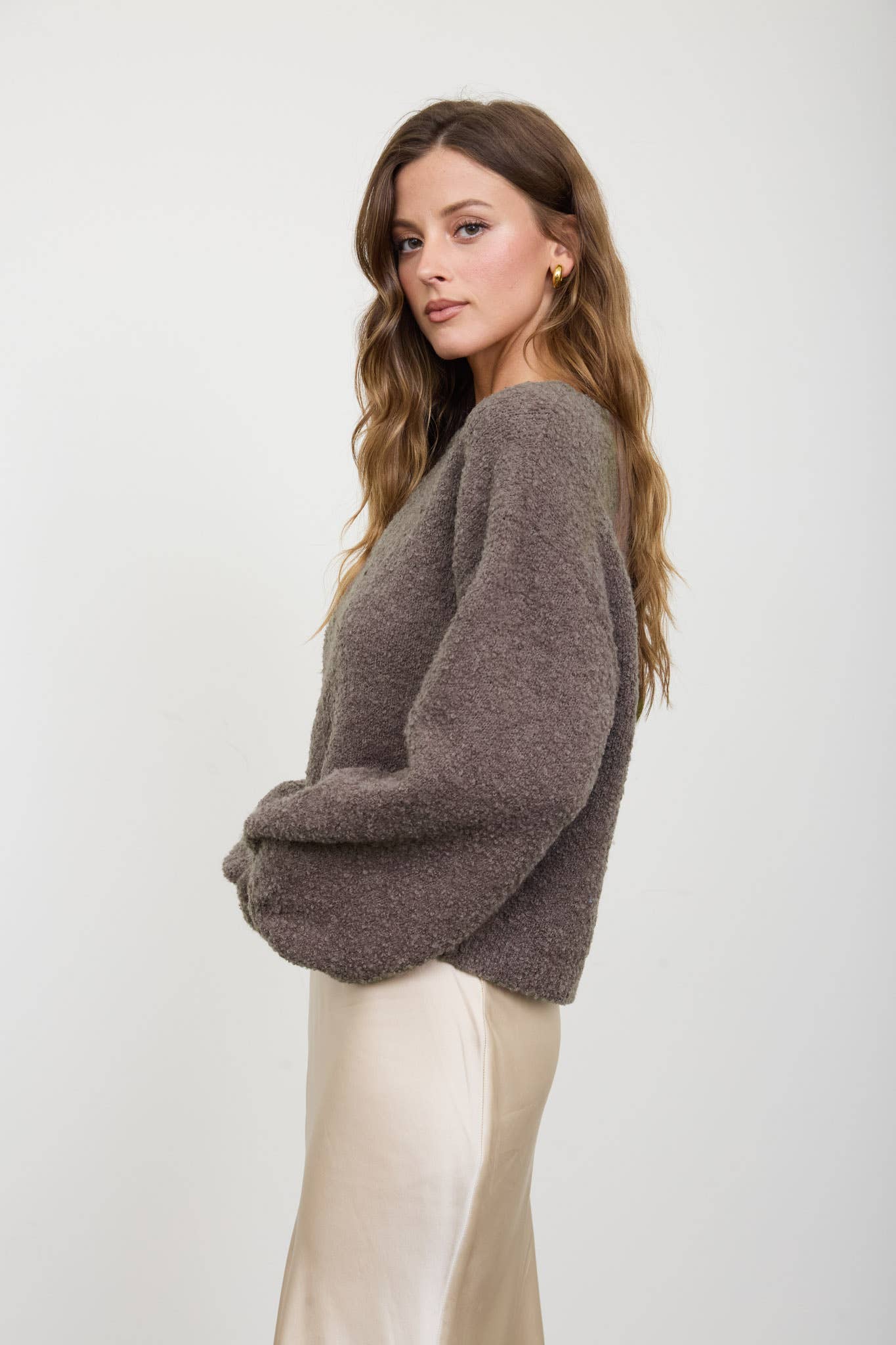 LONG SLEEVE FUZZY KNIT PULLOVER SWEATER