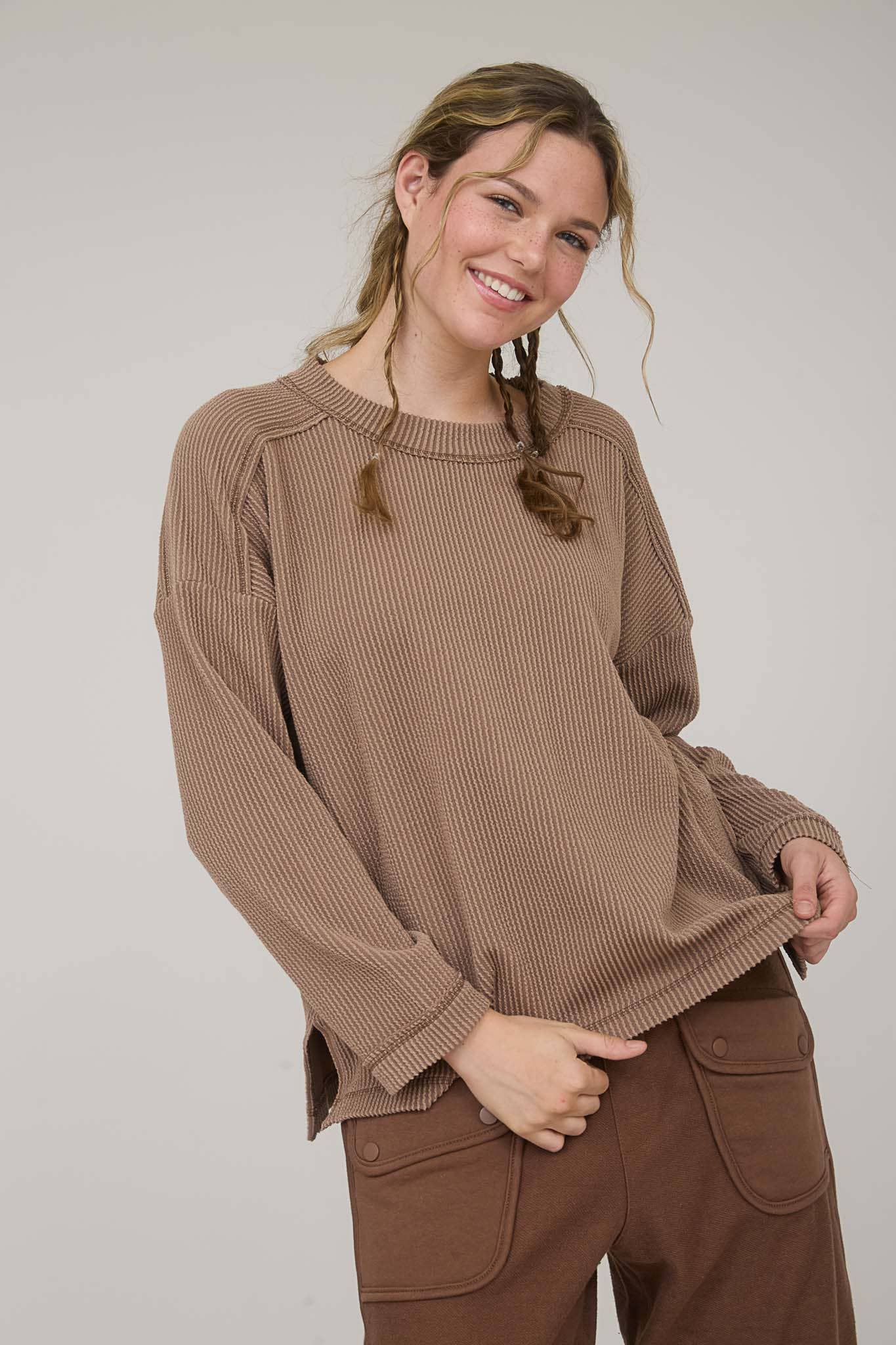 CREW NECK RIBBED LONG SLEEVE KNIT TOP