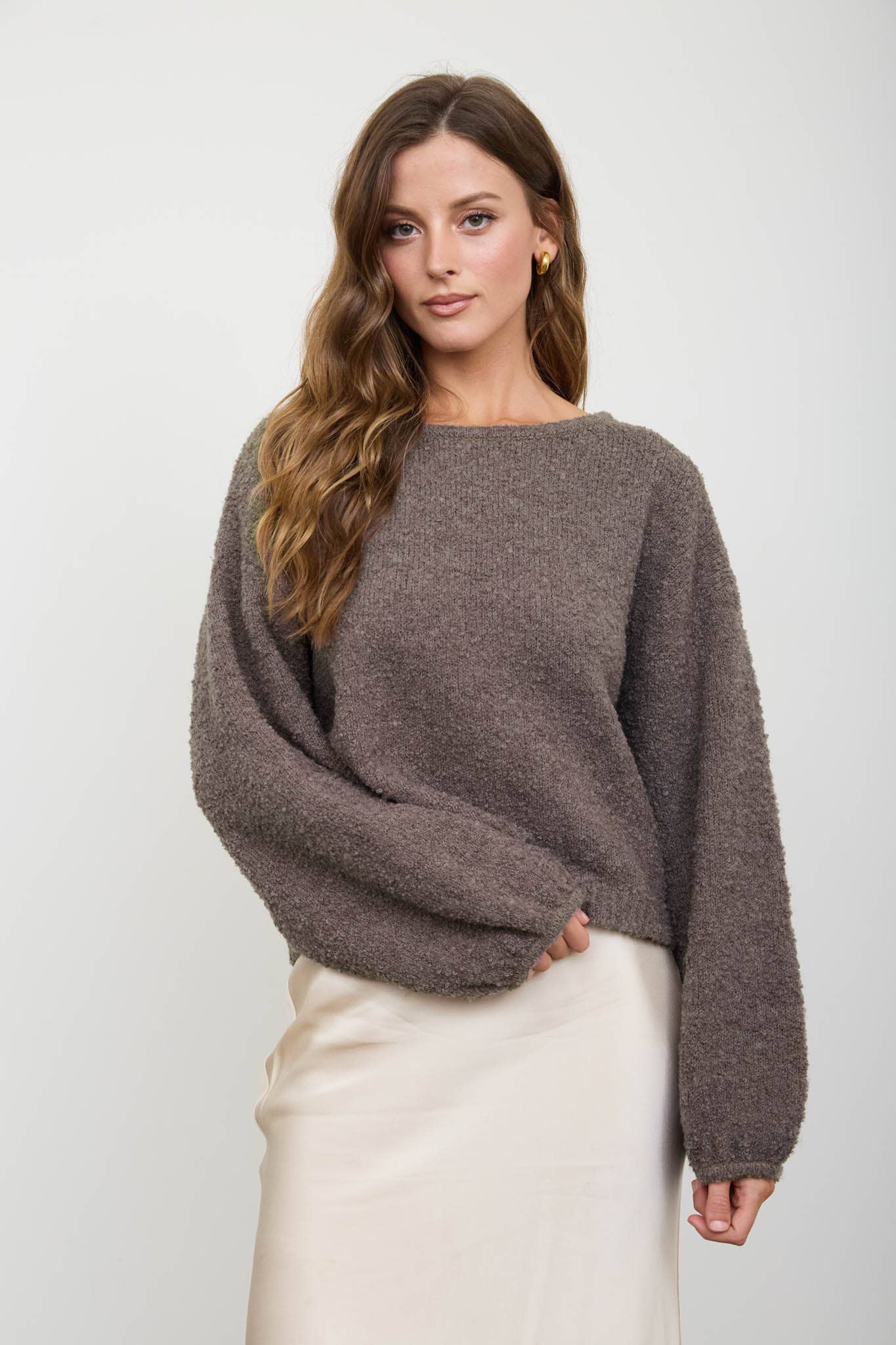 LONG SLEEVE FUZZY KNIT PULLOVER SWEATER