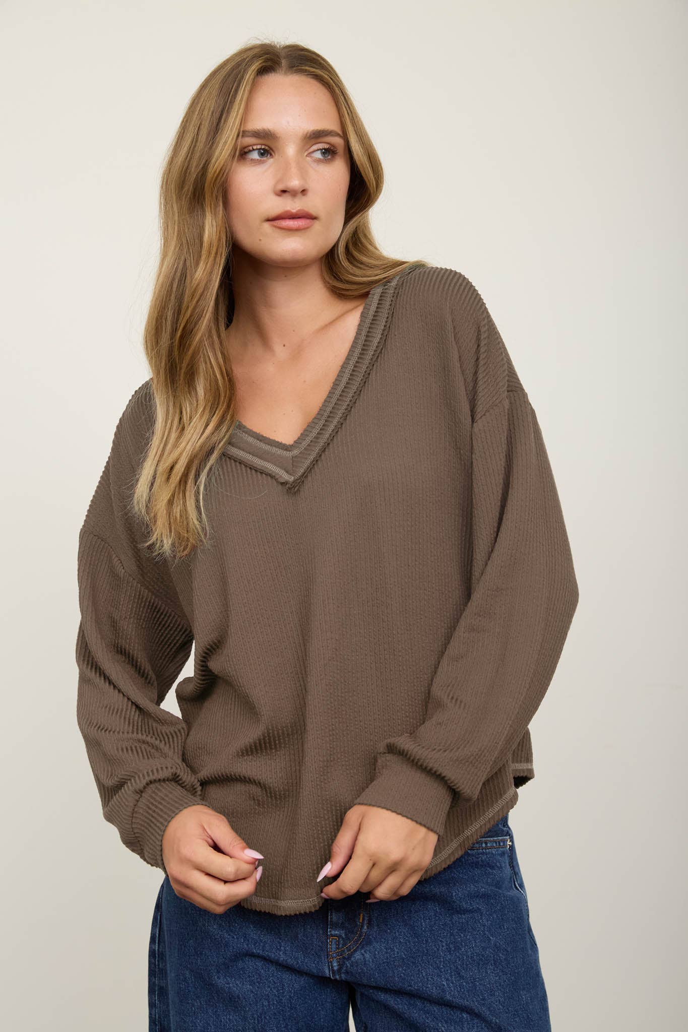 RAW EDGE V-NECK LONG SLEEVE TEXTURED KNIT TOP