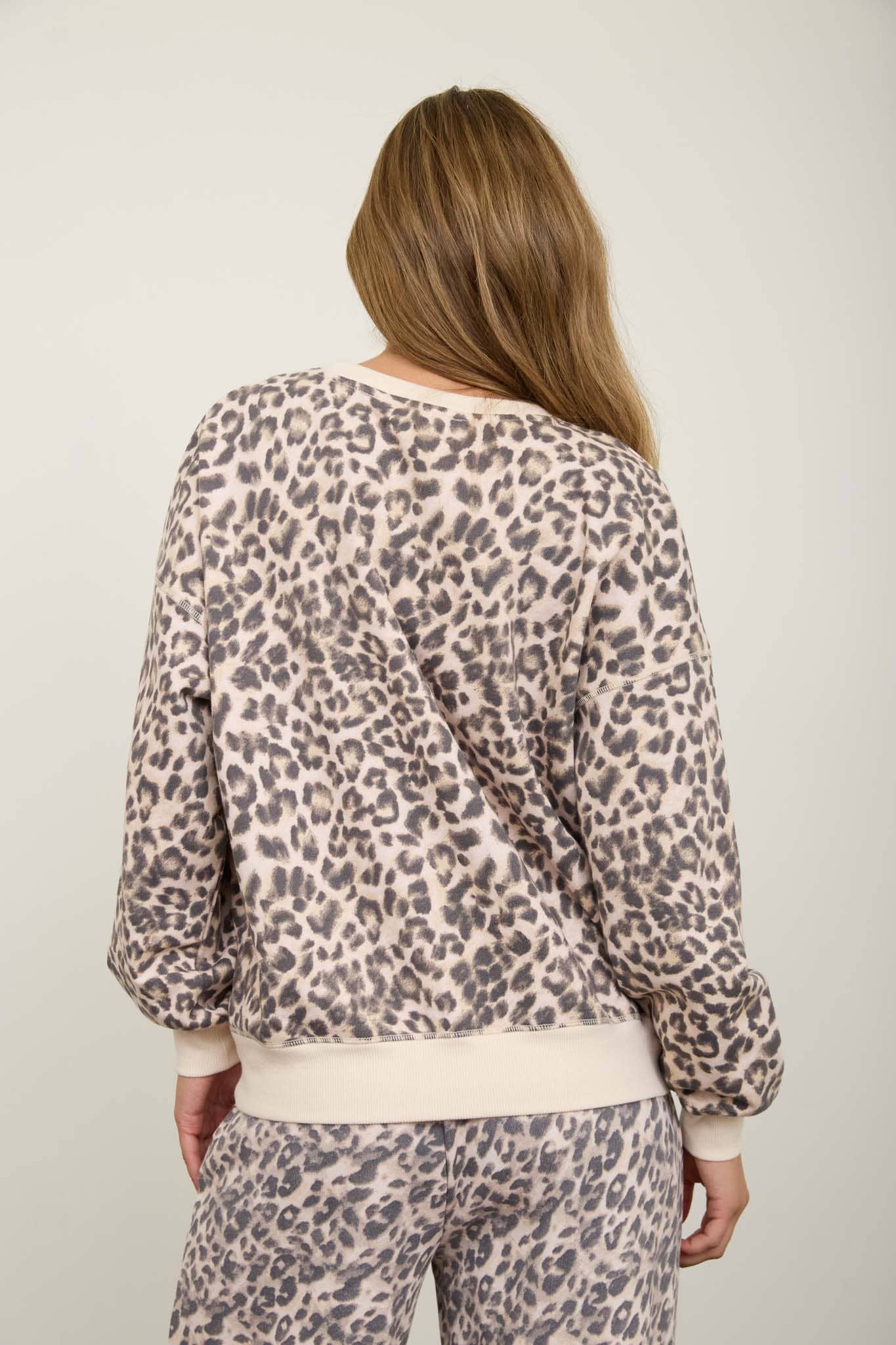 LEOPARD BOXY V-INSERT LONG SLEEVE KNIT TOP
